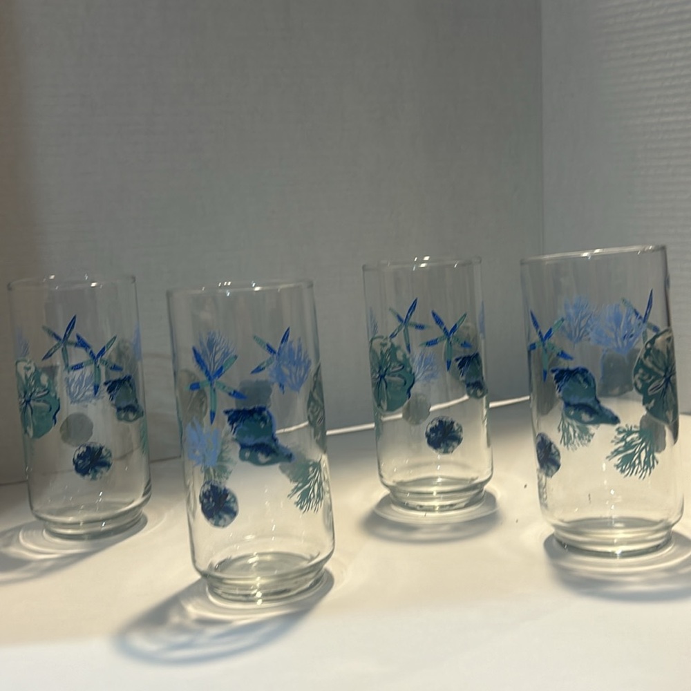 Glass cups - Picture 3 of 16